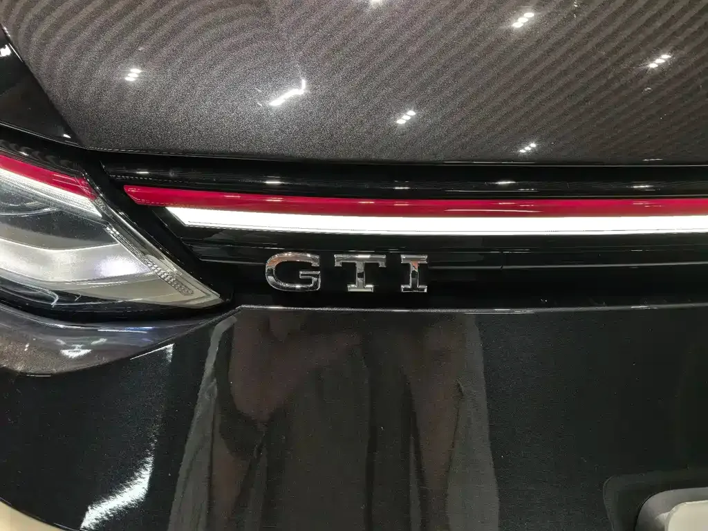 Volkswagen Golf GTI — фото 7