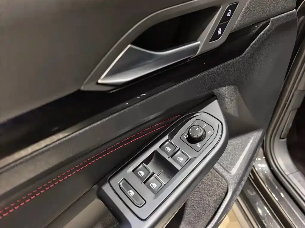 Volkswagen Golf GTI — фото 6