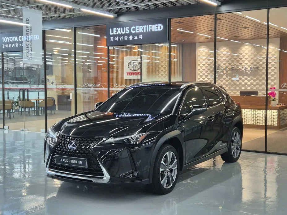 Lexus UX — фото 1