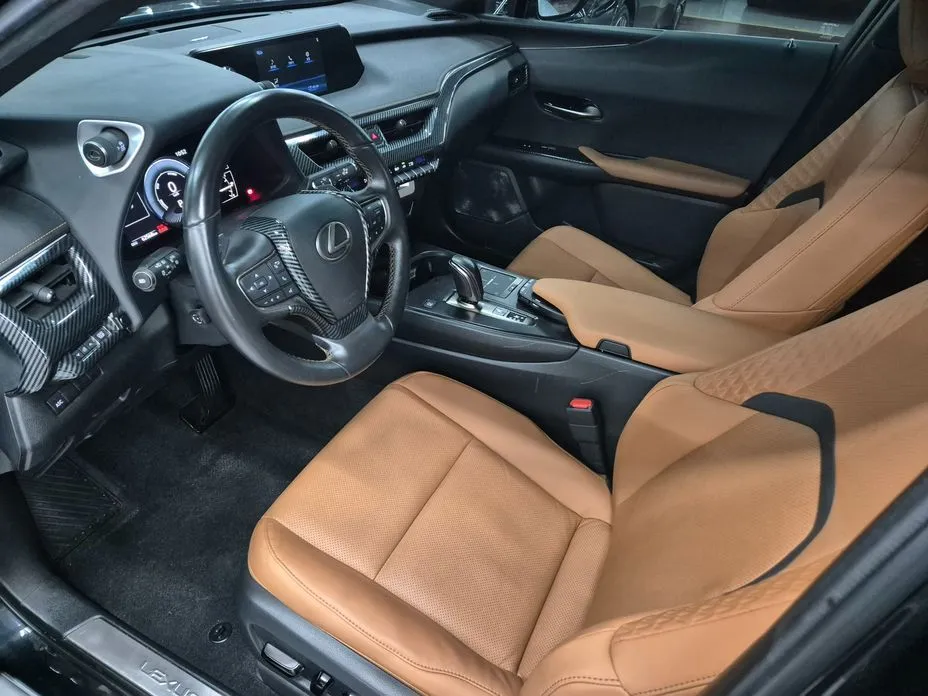 Lexus UX — фото 7