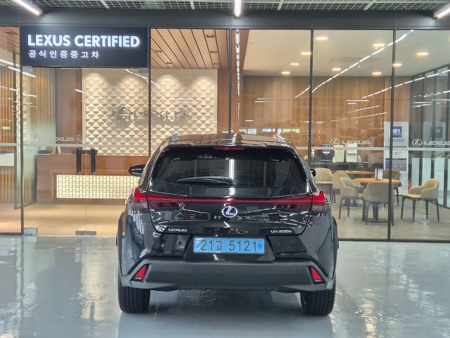 Lexus UX — фото 3
