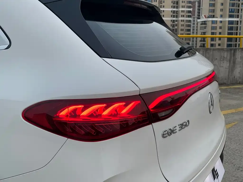 Mercedes-Benz EQE SUV — фото 3
