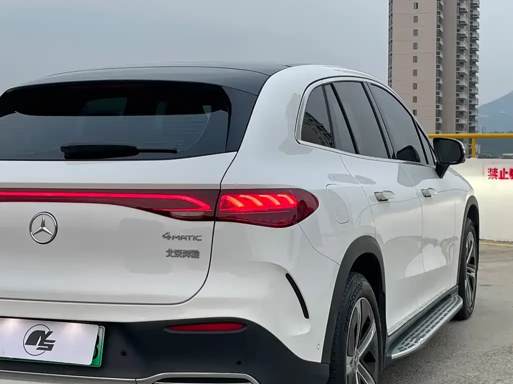 Mercedes-Benz EQE SUV — фото 2