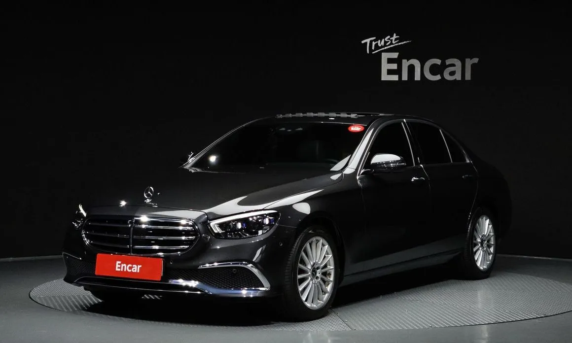 Mercedes-Benz E-Class — фото 1