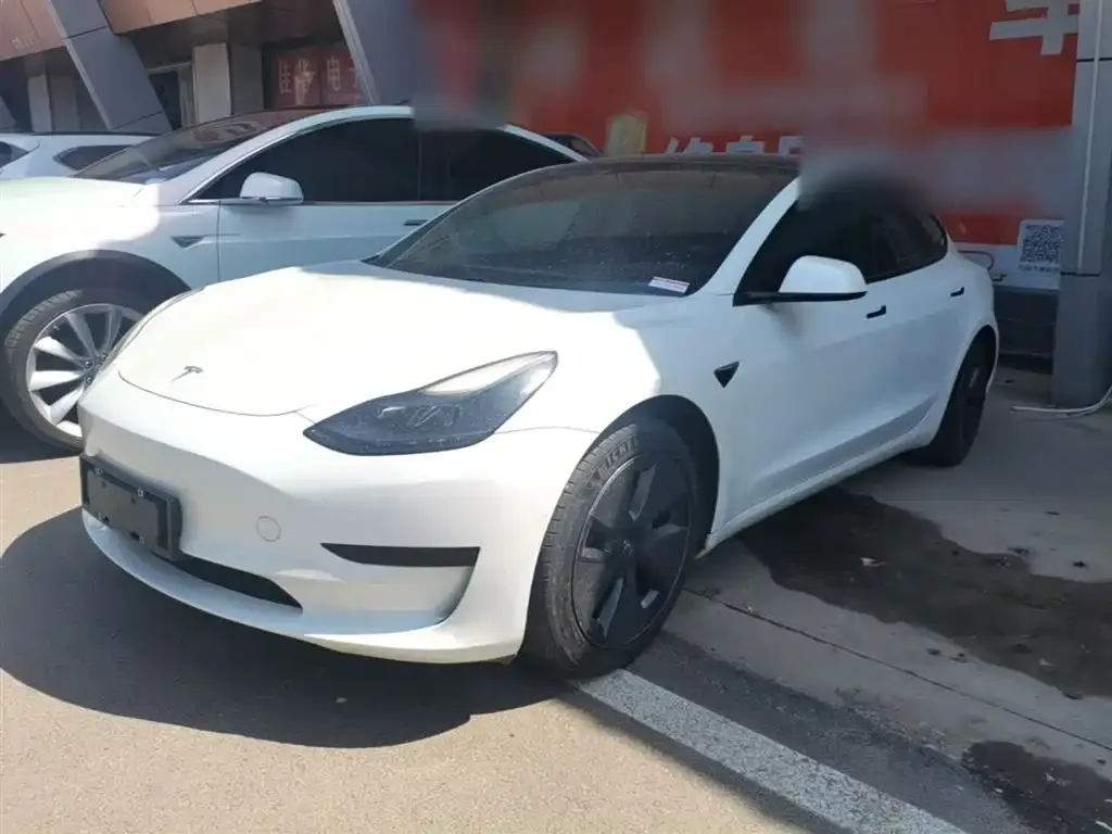 Tesla Model 3 — фото 1