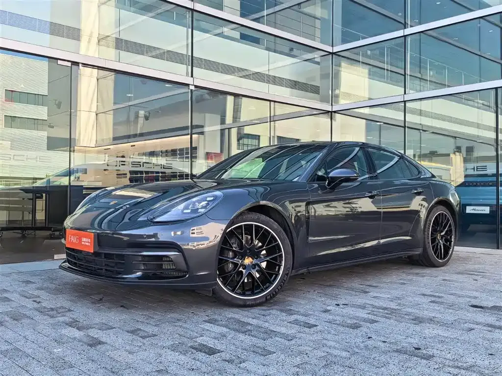 Porsche Panamera — фото 1