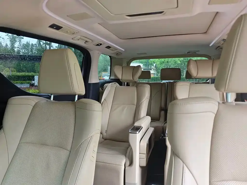 Toyota Alphard — фото 9