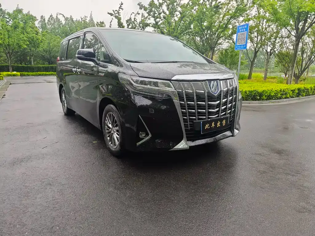 Toyota Alphard — фото 5