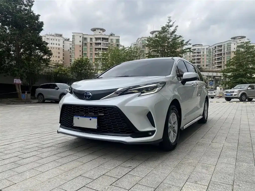 Toyota Granvia — фото 1