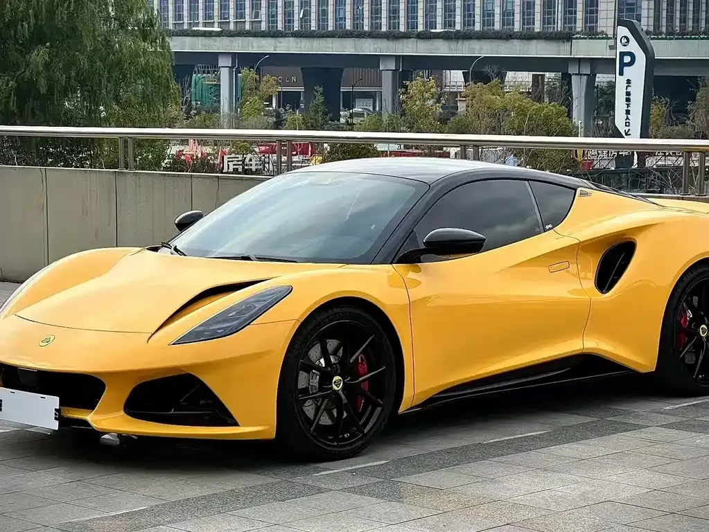 Lotus Emira — фото 1