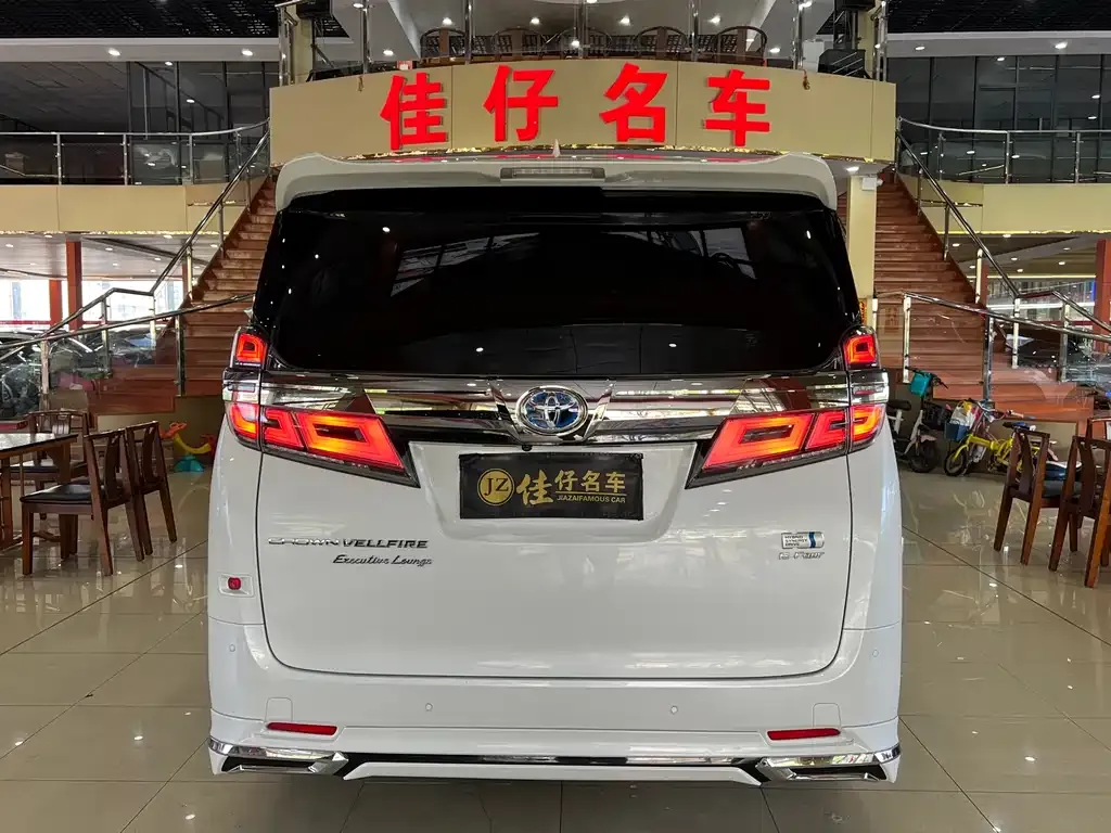 Toyota Vellfire — фото 6