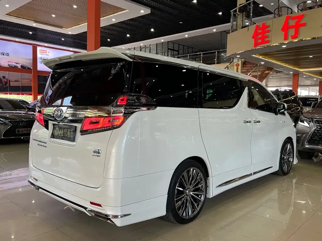 Toyota Vellfire — фото 8