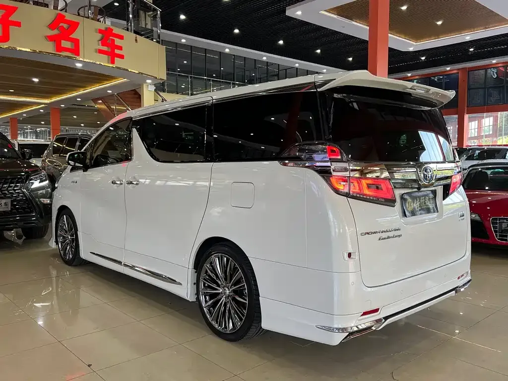 Toyota Vellfire — фото 2