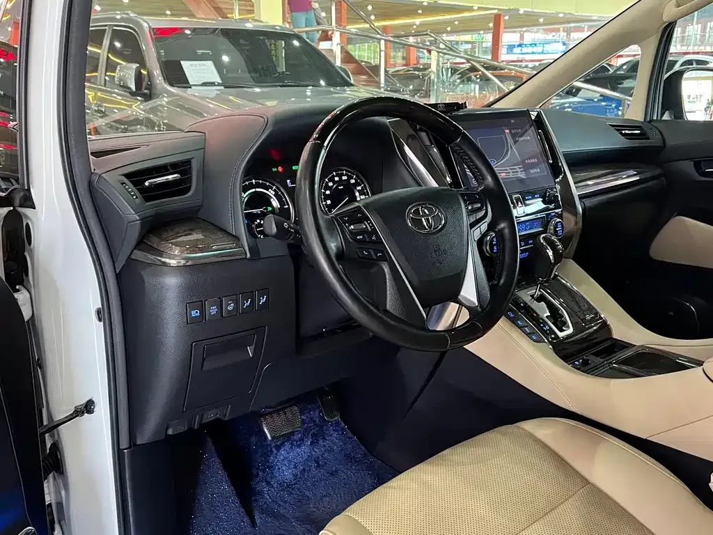 Toyota Vellfire — фото 9