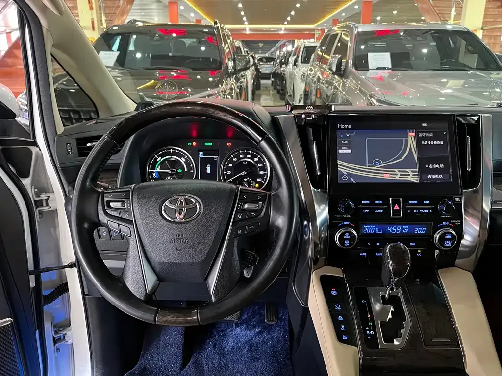 Toyota Vellfire — фото 10