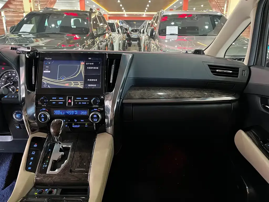 Toyota Vellfire — фото 7