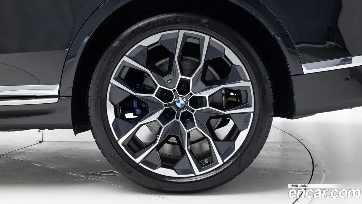 BMW X7 — фото 9