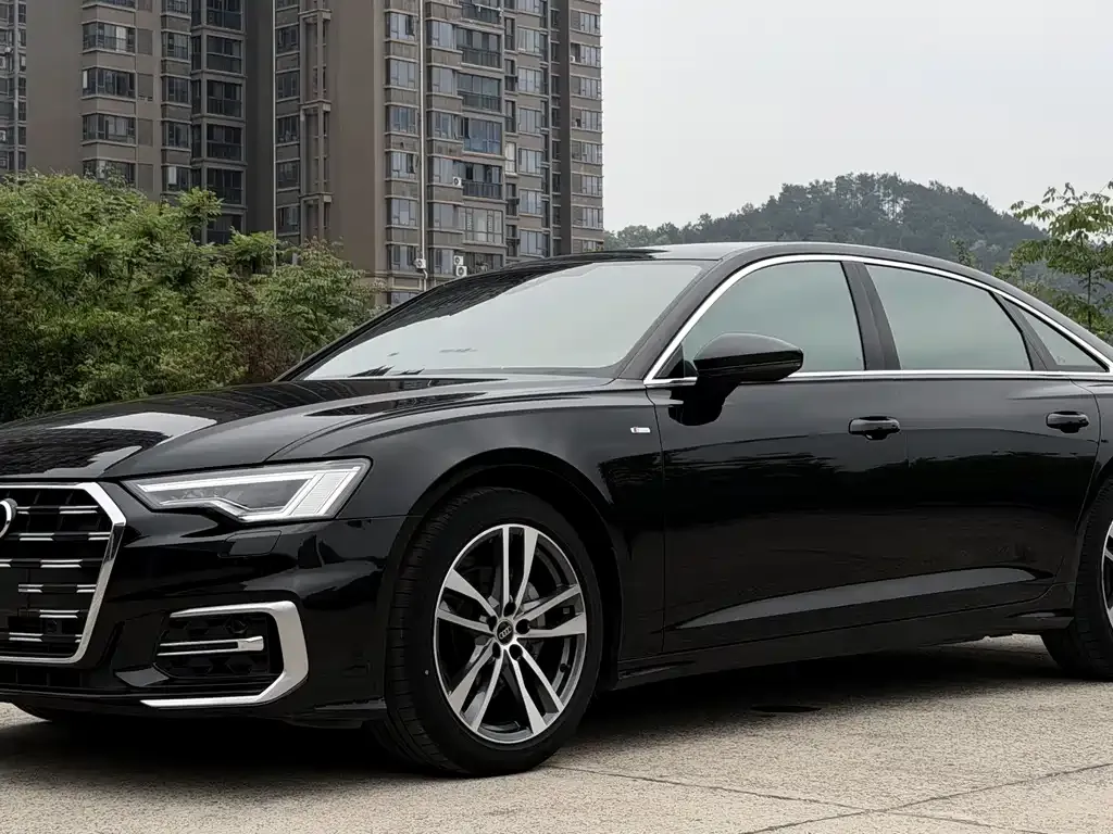 Audi A6L — фото 1