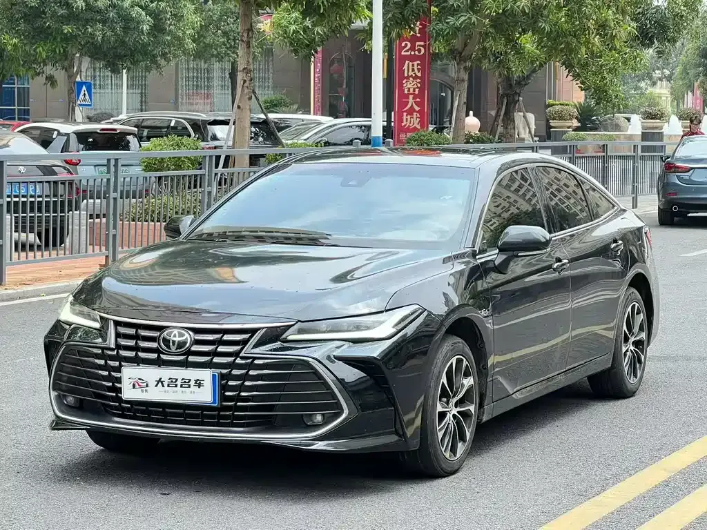 Toyota Avalon — фото 1
