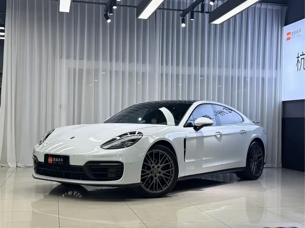 Porsche Panamera — фото 1