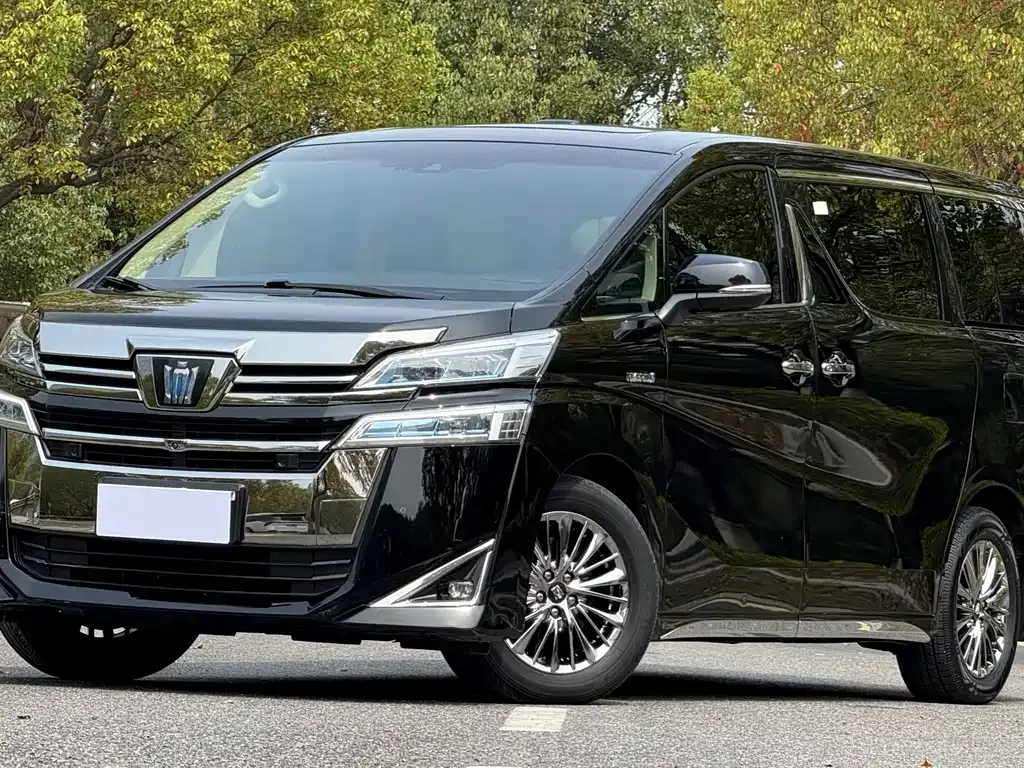 Toyota Vellfire — фото 1
