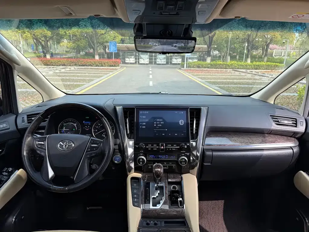 Toyota Vellfire — фото 6