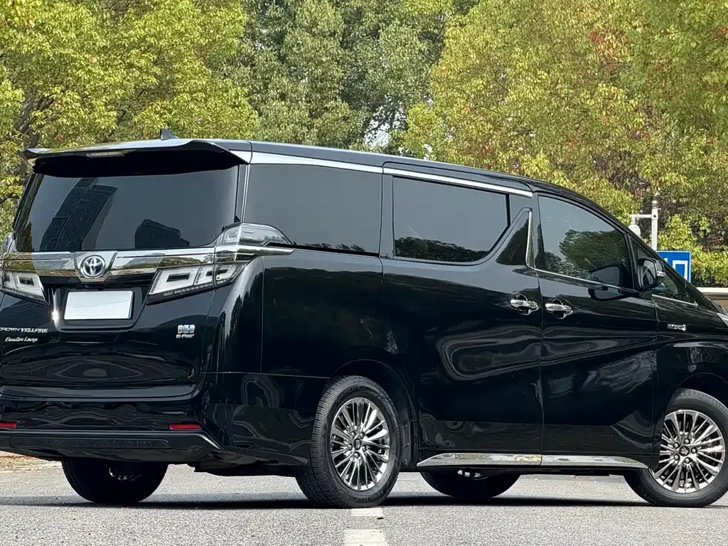 Toyota Vellfire — фото 8