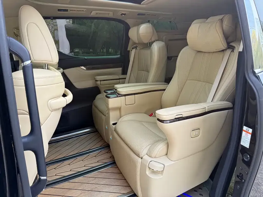 Toyota Vellfire — фото 5