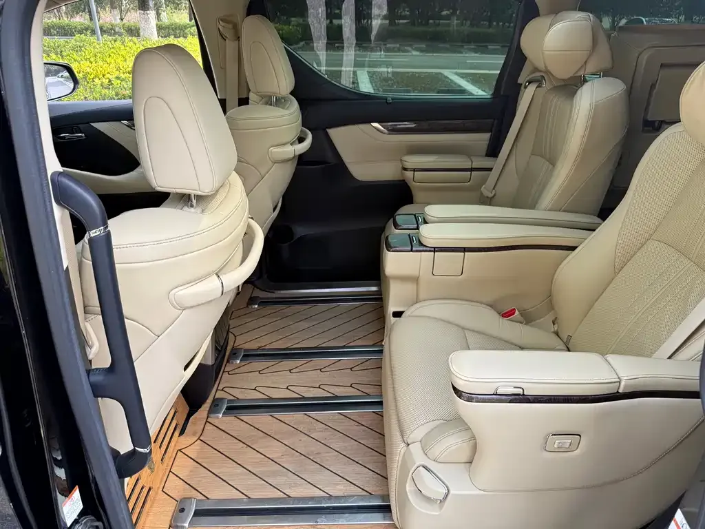 Toyota Vellfire — фото 4