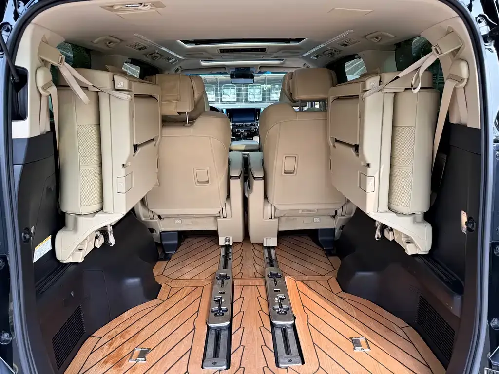 Toyota Vellfire — фото 2