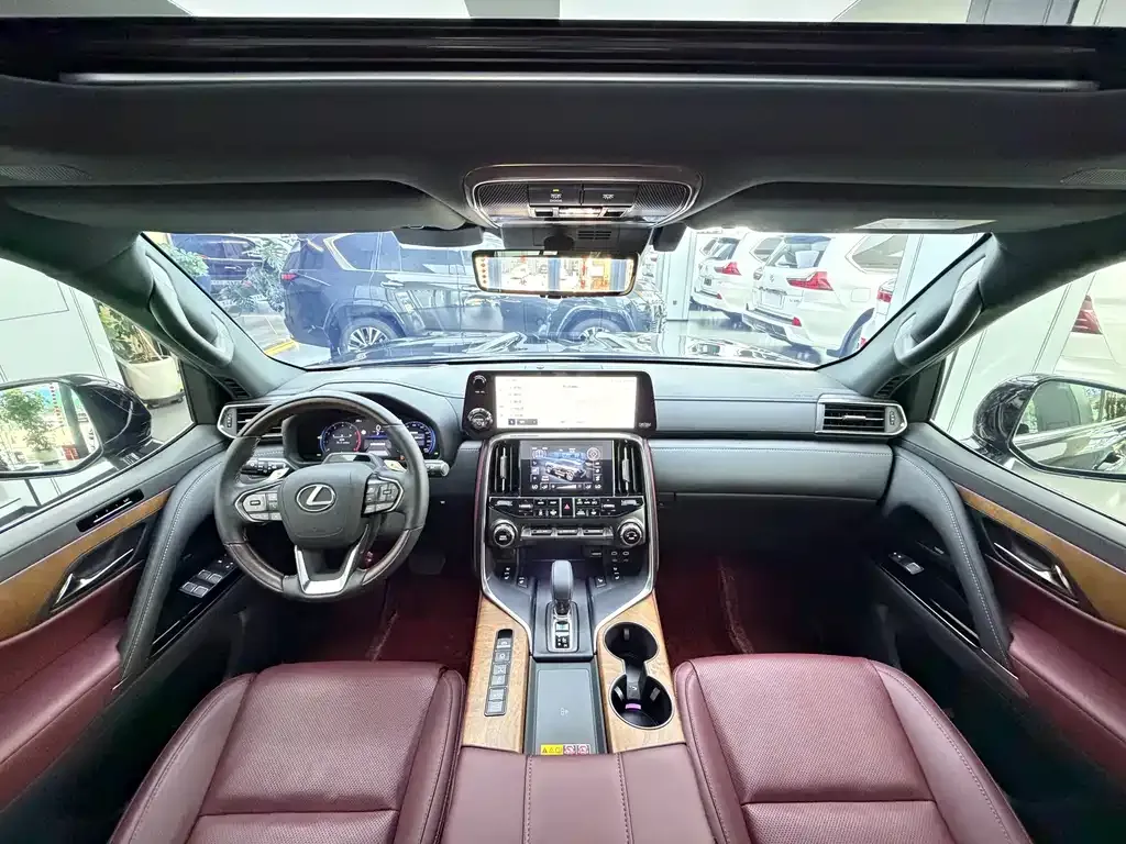 Lexus LX — фото 8