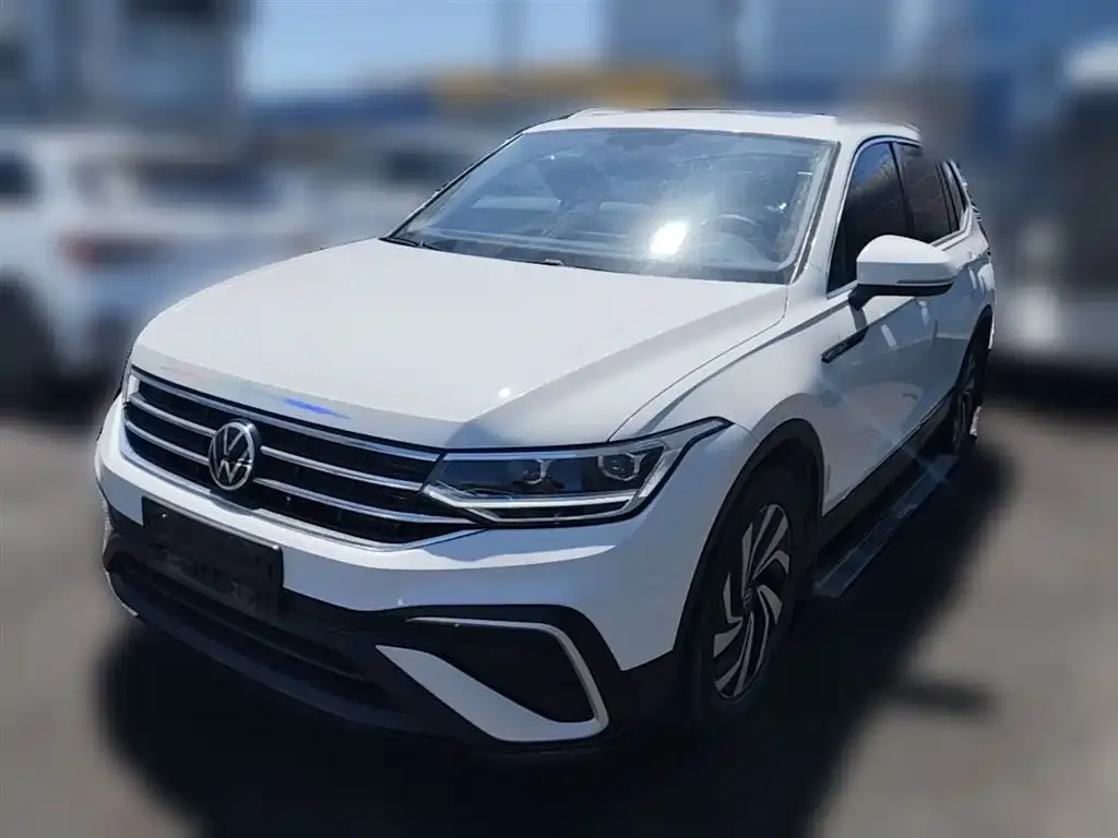 Volkswagen Tiguan L — фото 1