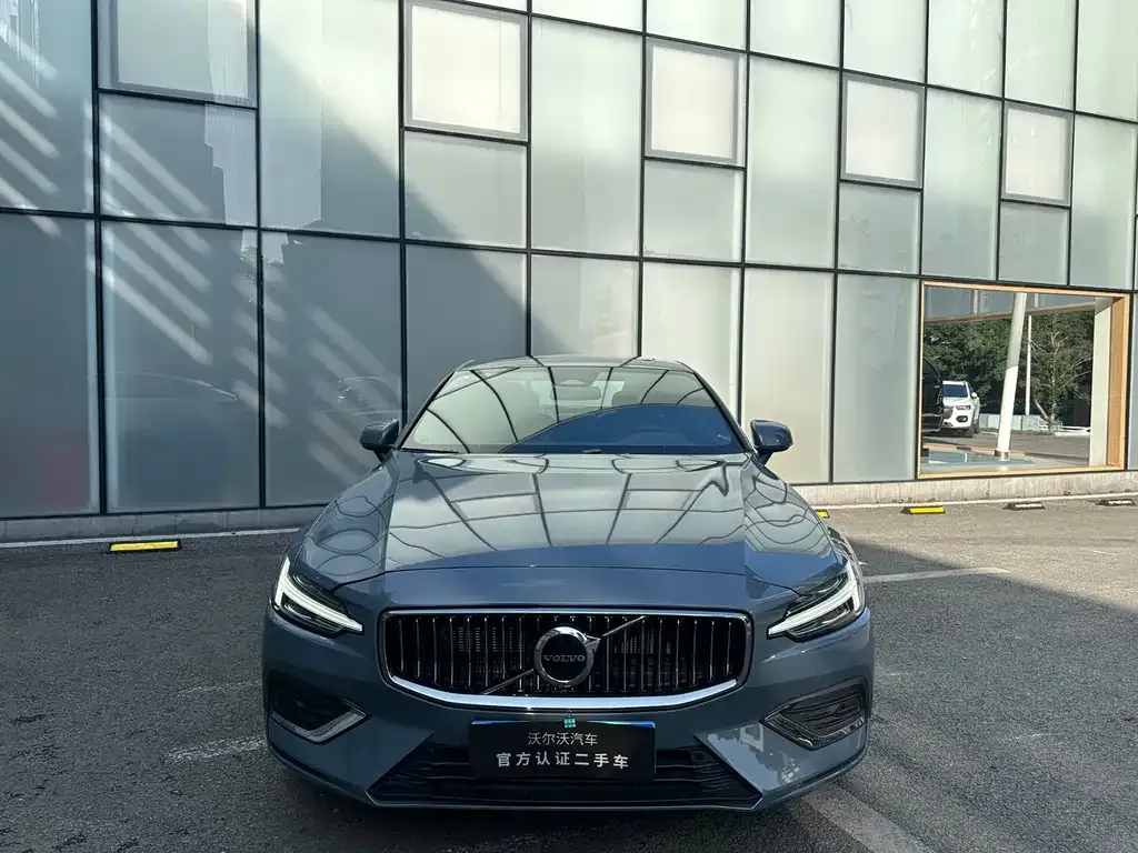 Volvo S60 — фото 4