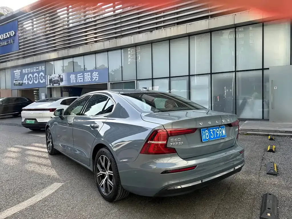 Volvo S60 — фото 10