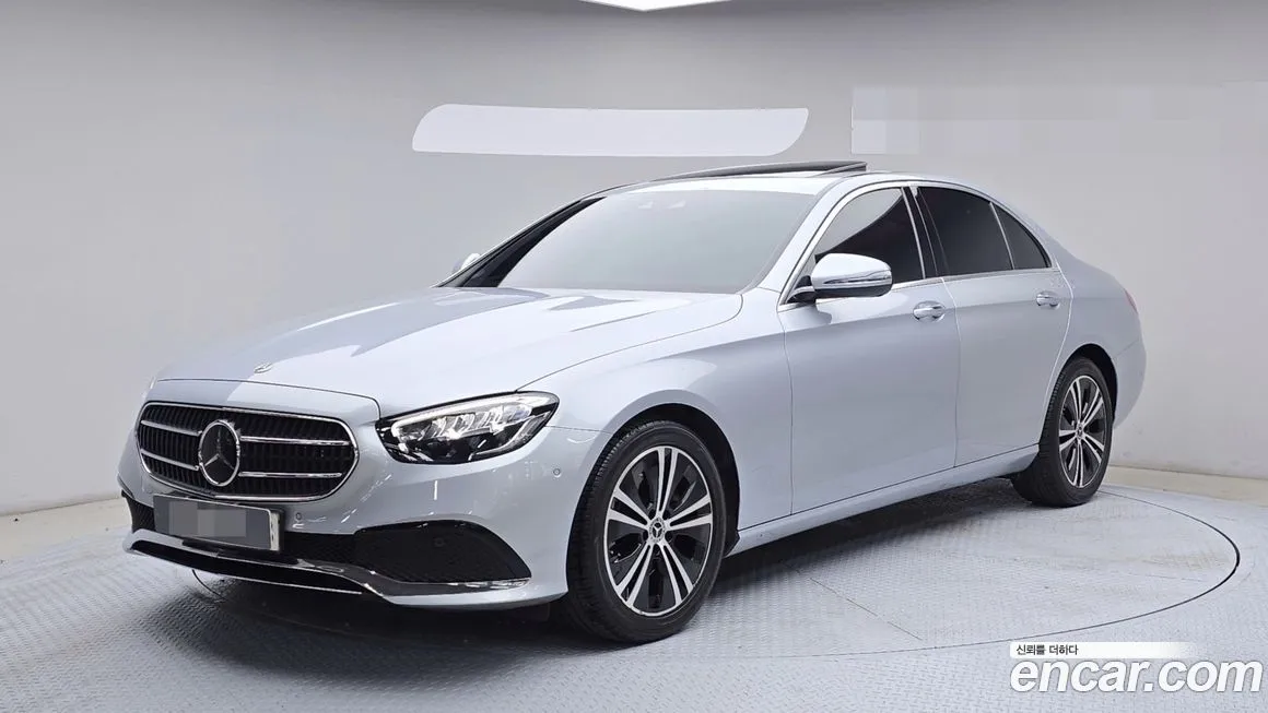 Mercedes-Benz E-Class — фото 1