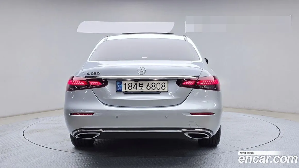 Mercedes-Benz E-Class — фото 4