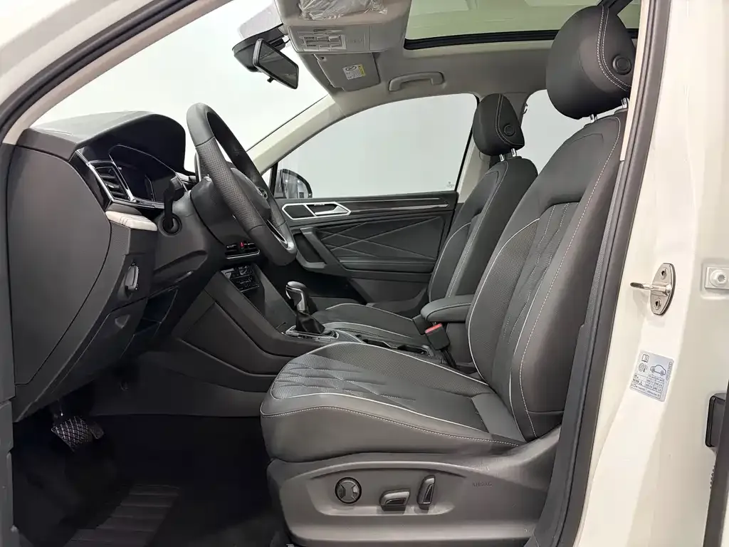 Volkswagen Tiguan L — фото 7
