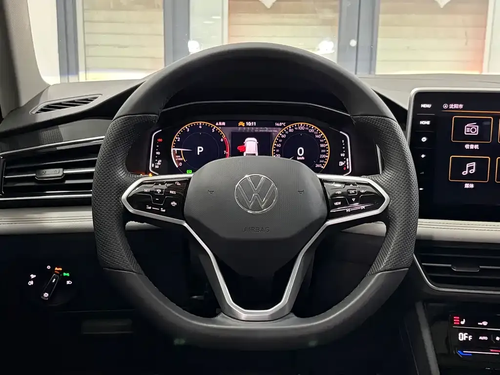 Volkswagen Tiguan L — фото 5