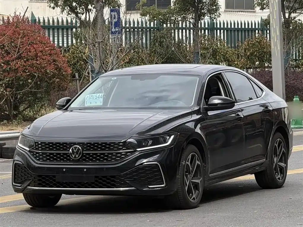 Volkswagen Passat — фото 1