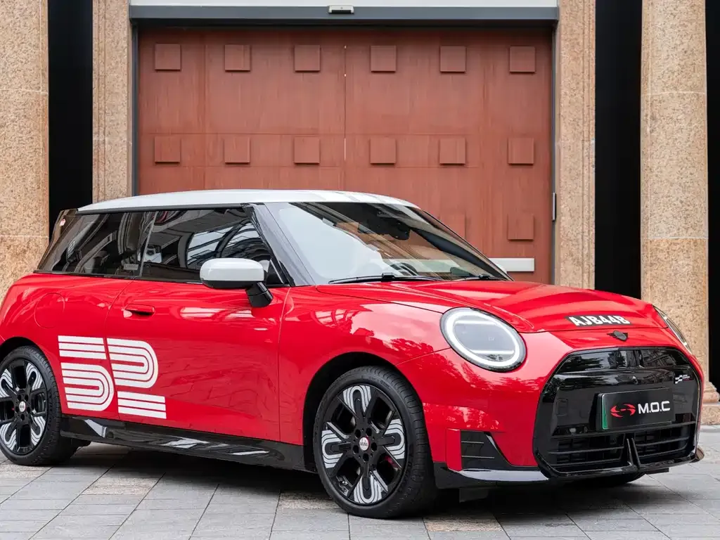 MINI JCW Electric — фото 1