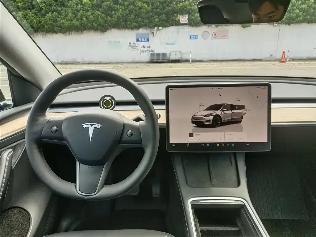 Tesla Model Y — фото 8