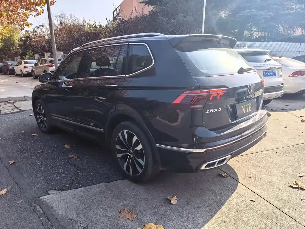 Volkswagen Tiguan L — фото 8