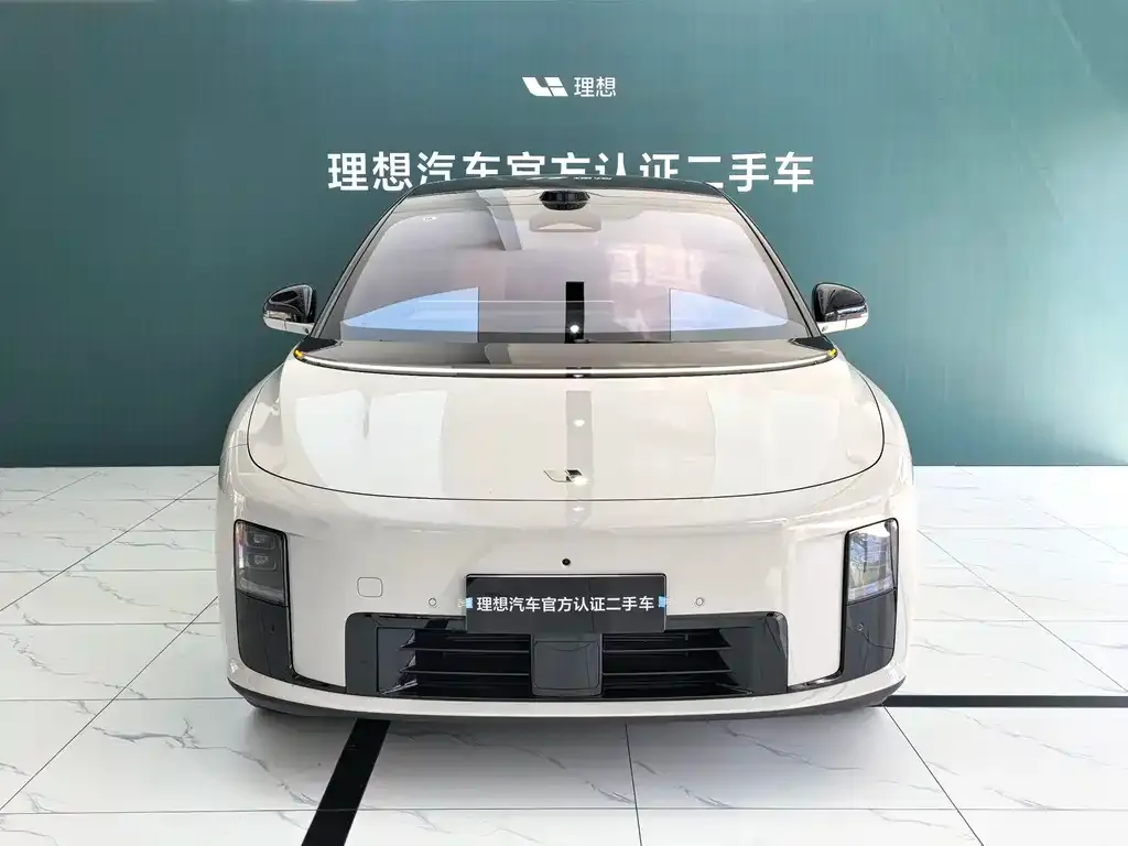 Li Auto i8 — фото 3