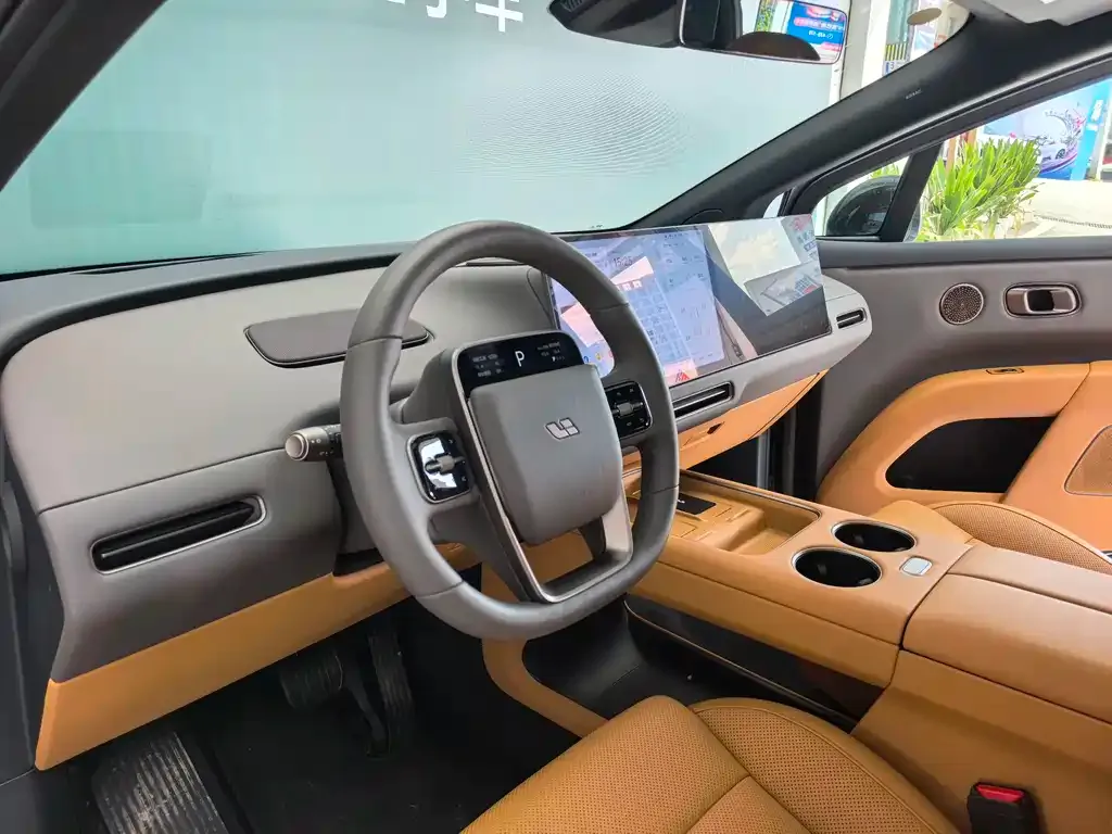 Li Auto i8 — фото 9