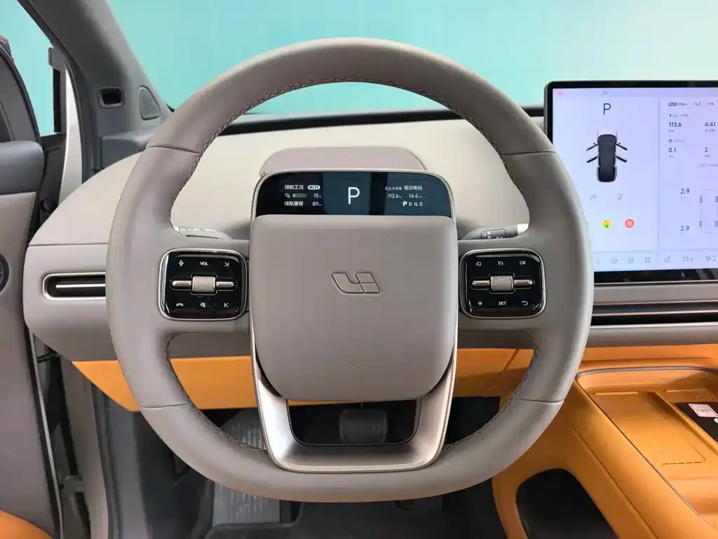 Li Auto i8 — фото 4