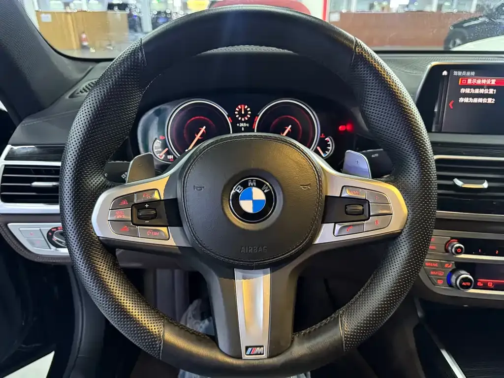 BMW 7 Series — фото 10