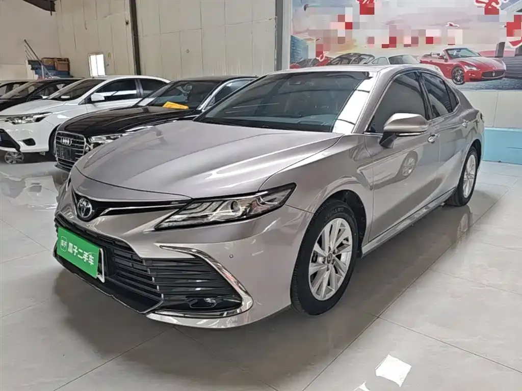 Toyota Camry — фото 1