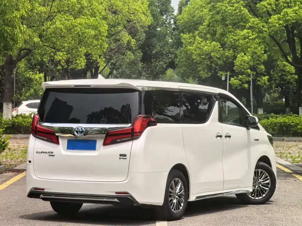 Toyota Alphard — фото 7