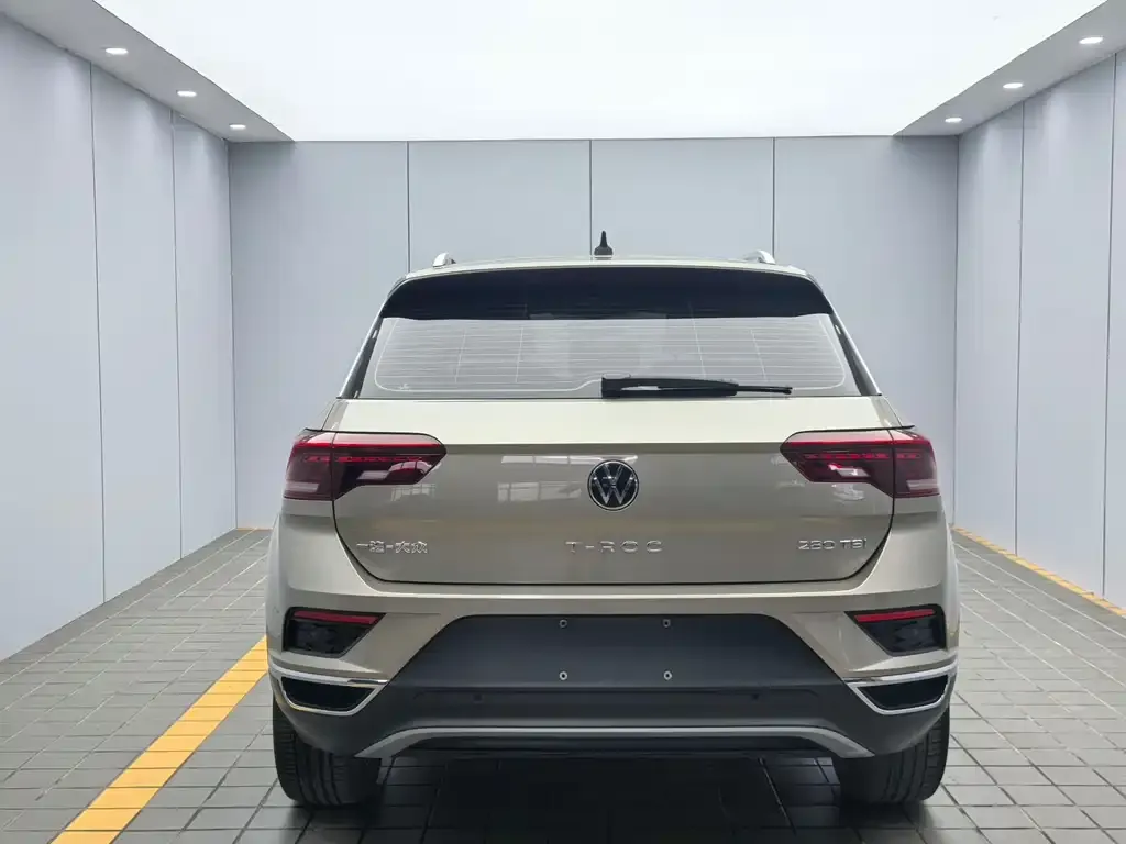 Volkswagen T-Roc — фото 9