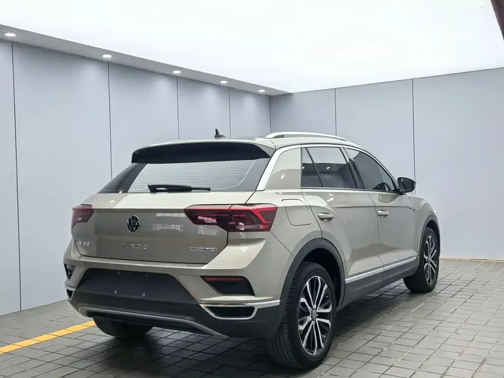 Volkswagen T-Roc — фото 10